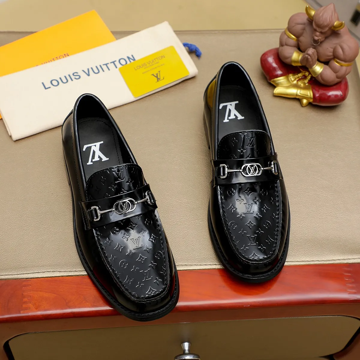 Men's shoes 460 💰 Louis Vuitton LV ® 🆕 model 🔛 full shoe counter, first layer cowhide, 🐂leather lining casual shoes for men, super soft outsole, a must-have for driving. Synchronized with the counter, original first layer cowhide, completely 1:1 mold customization 🌹 top version, color optional! Number: 38-44 (45.46 customized)